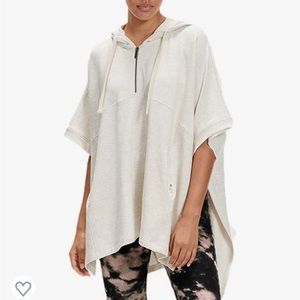 🍓UGG Anissa Lounge pocket poncho fleece!